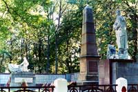 Мемориальный комплекс в парке пос. Красный
