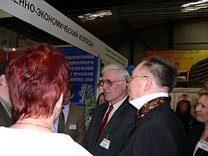 32.jpg (24040 bytes)