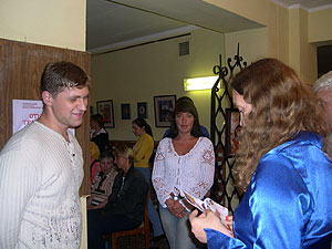 8.jpg (23936 bytes)