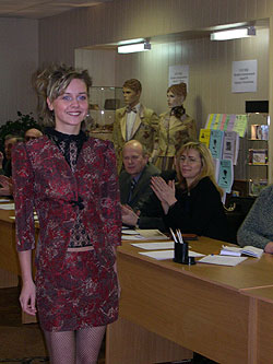 12.jpg (25475 bytes)